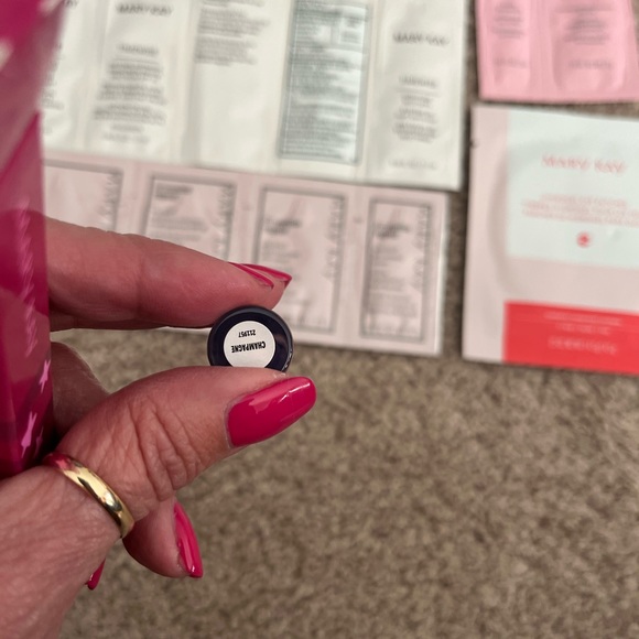 Mary Kay shimmer liquid eye with loads of samples NWT - Picture 12 of 14